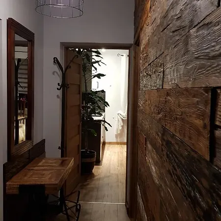 Apartament 33 *